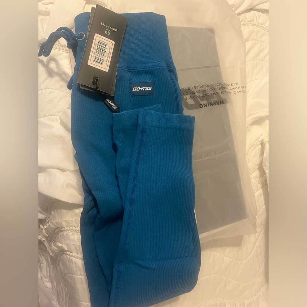 Bo and tee size medium petite blue ribbed leggings brand new with tags